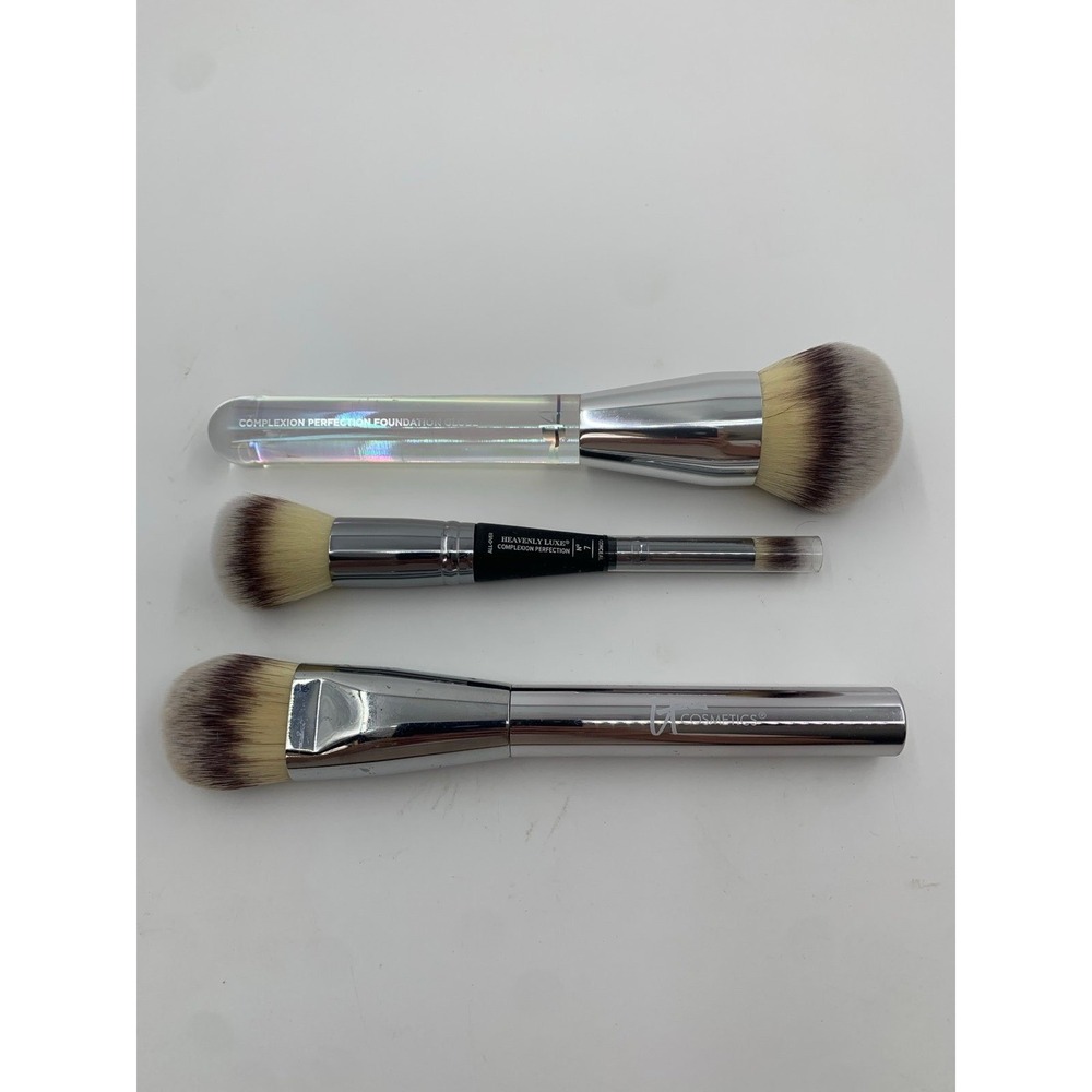 3 IT Cosmetic makeup brushes new no boxes Fountain globe/Heavenly luxe 7 & C6206